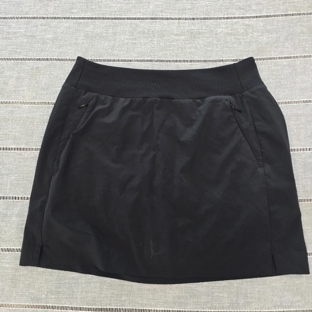 Athleta Womens Black Soho Skort Size 8 Secure Pockets Zip Skirt Casual